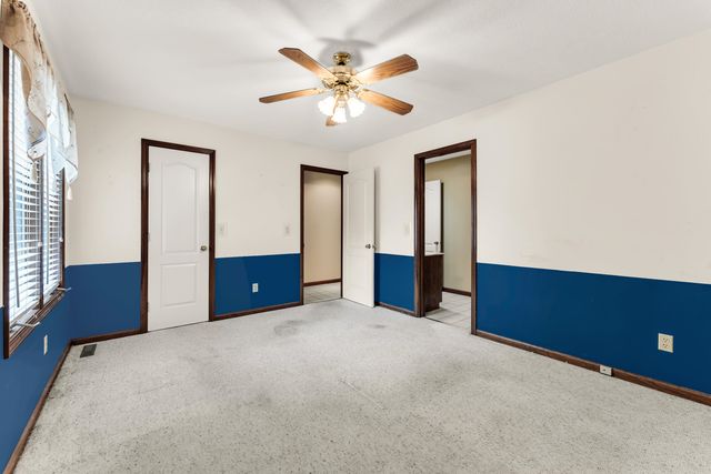 1152 W Woodhaven Street, Springfield, MO 65810