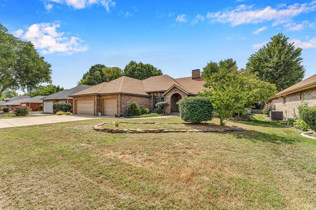 1152 W Woodhaven Street, Springfield, MO 65810