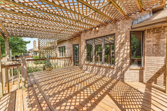 1152 W Woodhaven Street, Springfield, MO 65810