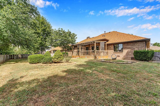 1152 W Woodhaven Street, Springfield, MO 65810