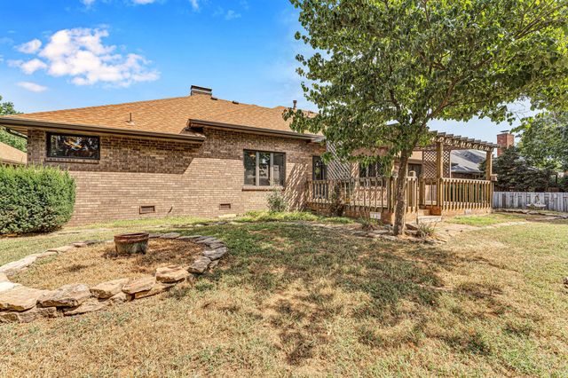 1152 W Woodhaven Street, Springfield, MO 65810