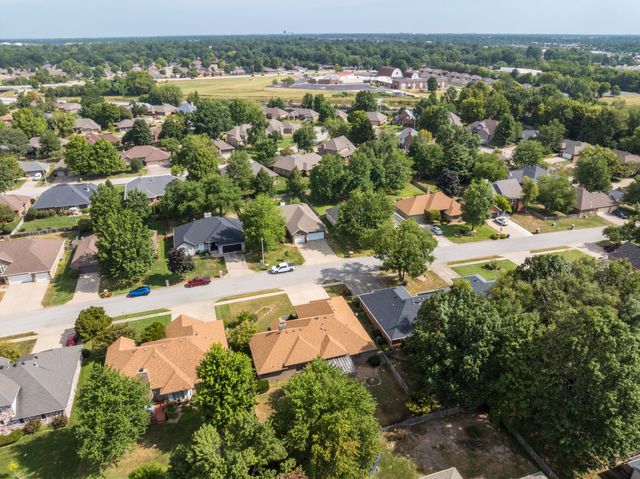 1152 W Woodhaven Street, Springfield, MO 65810