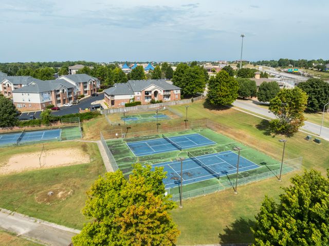 1152 W Woodhaven Street, Springfield, MO 65810