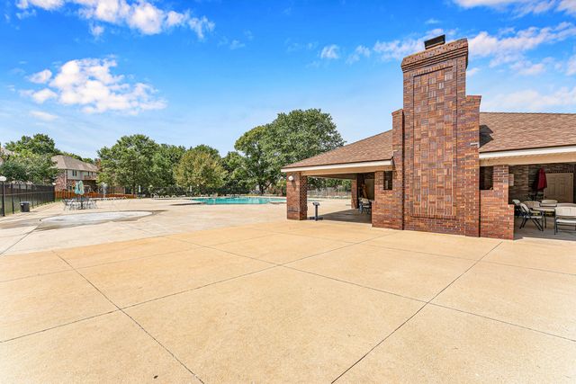 1152 W Woodhaven Street, Springfield, MO 65810