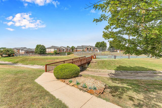 1152 W Woodhaven Street, Springfield, MO 65810