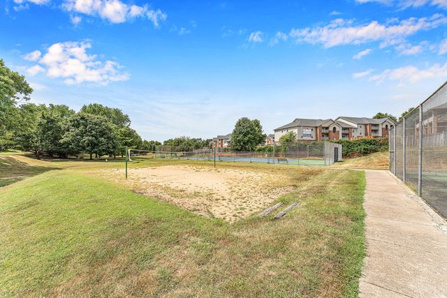 1152 W Woodhaven Street, Springfield, MO 65810