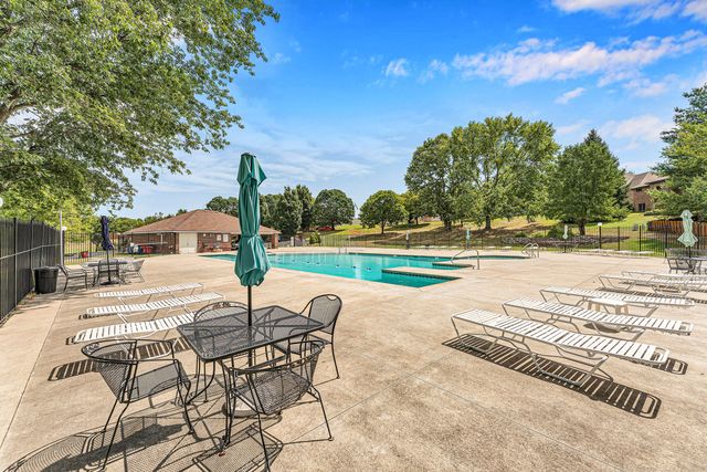 1152 W Woodhaven Street, Springfield, MO 65810