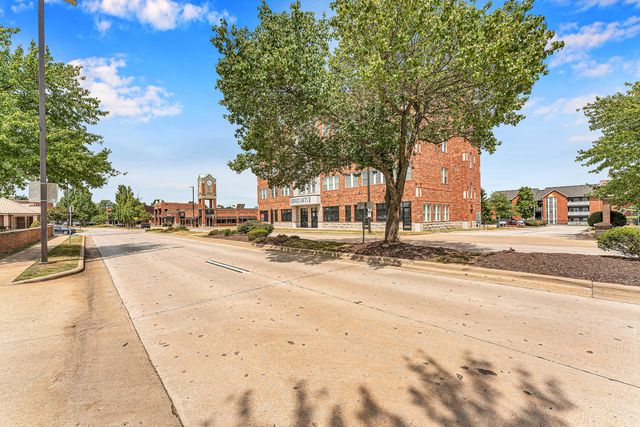 1152 W Woodhaven Street, Springfield, MO 65810