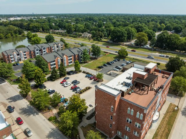 1152 W Woodhaven Street, Springfield, MO 65810