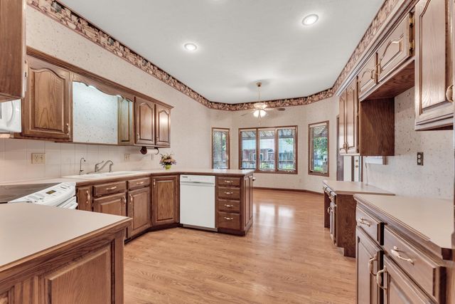 1152 W Woodhaven Street, Springfield, MO 65810