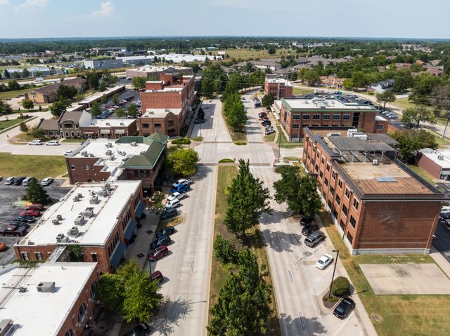 1152 W Woodhaven Street, Springfield, MO 65810