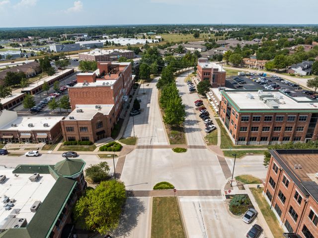 1152 W Woodhaven Street, Springfield, MO 65810