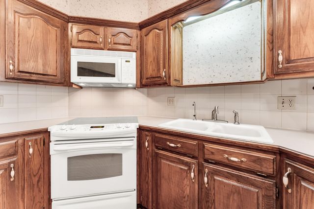 1152 W Woodhaven Street, Springfield, MO 65810