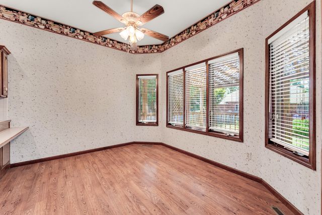 1152 W Woodhaven Street, Springfield, MO 65810