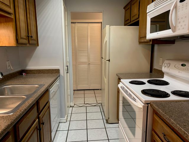 1609 Marsh Lane 110, Carrollton, TX 75006