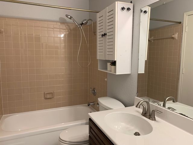 1609 Marsh Lane 110, Carrollton, TX 75006