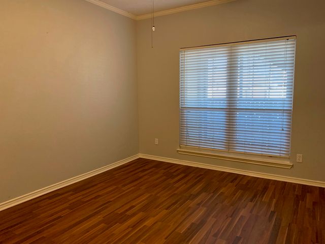 1609 Marsh Lane 110, Carrollton, TX 75006