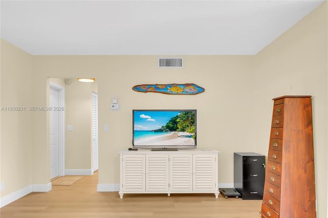 7 Colonial Club Drive 302, Boynton Beach, FL 33435