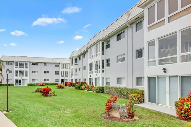 7 Colonial Club Drive 302, Boynton Beach, FL 33435