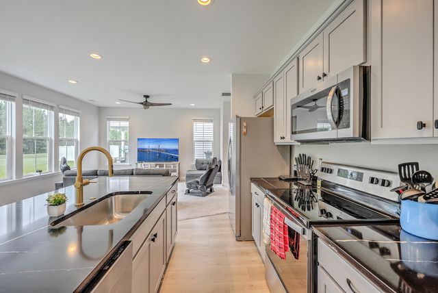 159 Hawthorne Landing Drive, Goose Creek, SC 29445