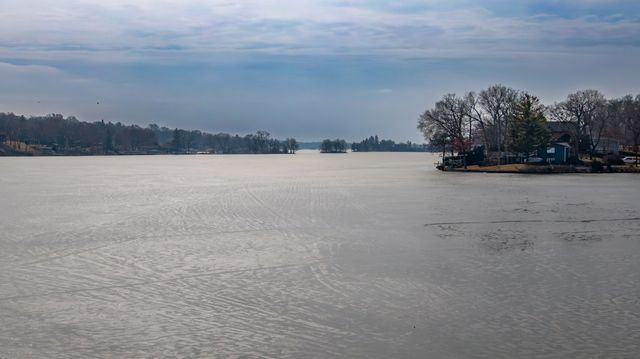 5802 Wonder Woods Drive, Wonder Lake, IL 60097