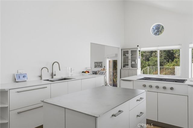 411 Woodcliffe, Pasadena, CA 91105