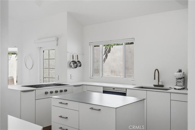 411 Woodcliffe, Pasadena, CA 91105
