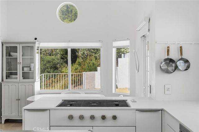 411 Woodcliffe, Pasadena, CA 91105