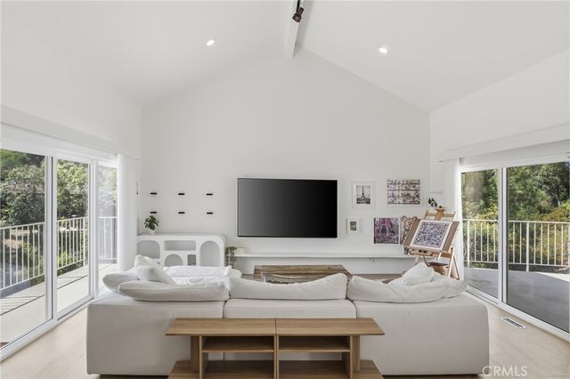 411 Woodcliffe, Pasadena, CA 91105