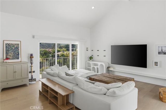 411 Woodcliffe, Pasadena, CA 91105