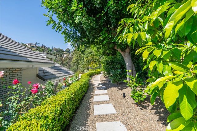 411 Woodcliffe, Pasadena, CA 91105