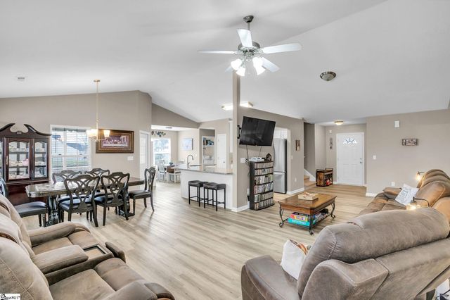 605 Fountain Brook Lane, Fountain Inn, SC 29644