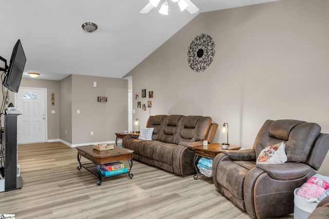 605 Fountain Brook Lane, Fountain Inn, SC 29644