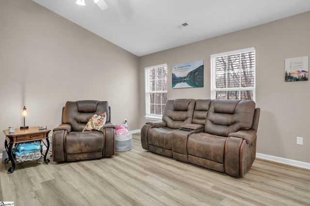 605 Fountain Brook Lane, Fountain Inn, SC 29644