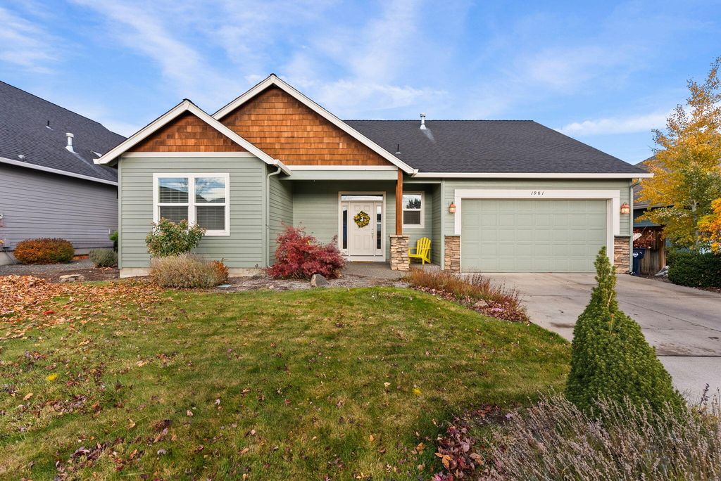 1981 NW Larch Avenue, Redmond, OR 97756