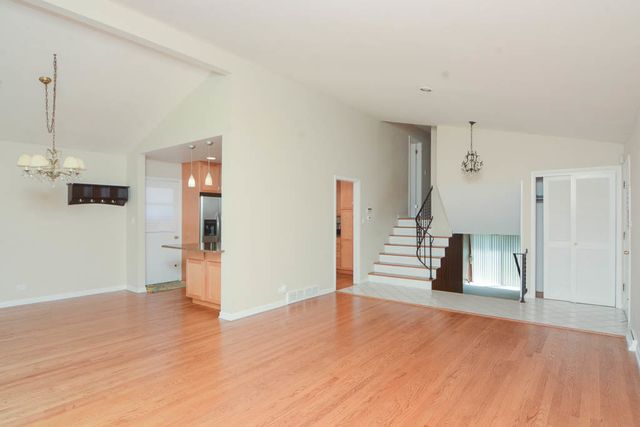 8117 Central Avenue, Morton Grove, IL 60053