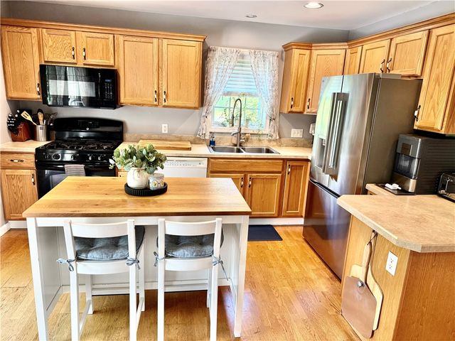 3745 Mitchell Rd, Neshannock Twp, PA 16105