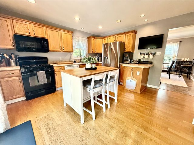 3745 Mitchell Rd, Neshannock Twp, PA 16105