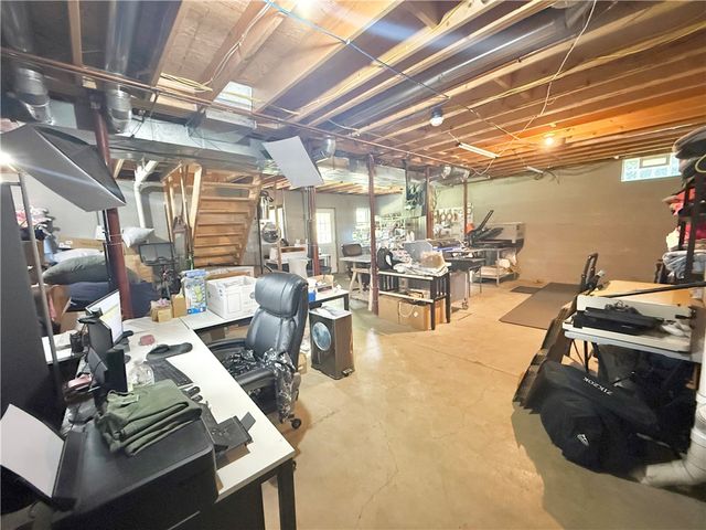 3745 Mitchell Rd, Neshannock Twp, PA 16105