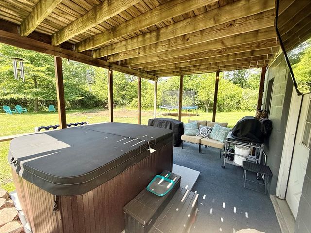 3745 Mitchell Rd, Neshannock Twp, PA 16105