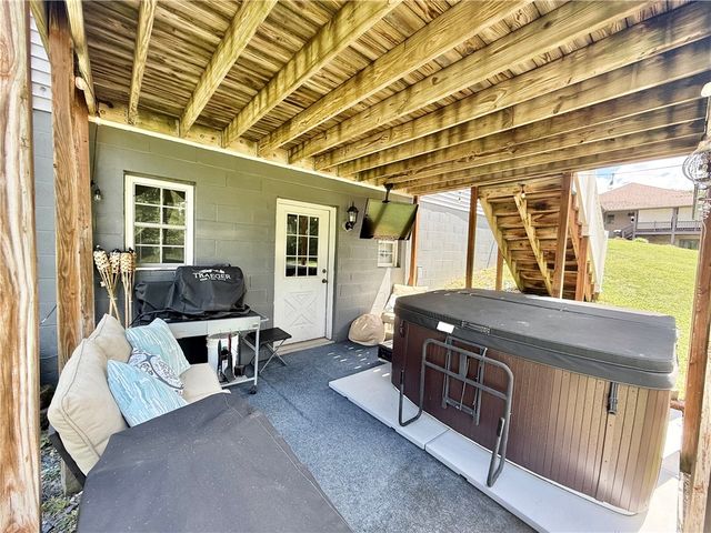 3745 Mitchell Rd, Neshannock Twp, PA 16105