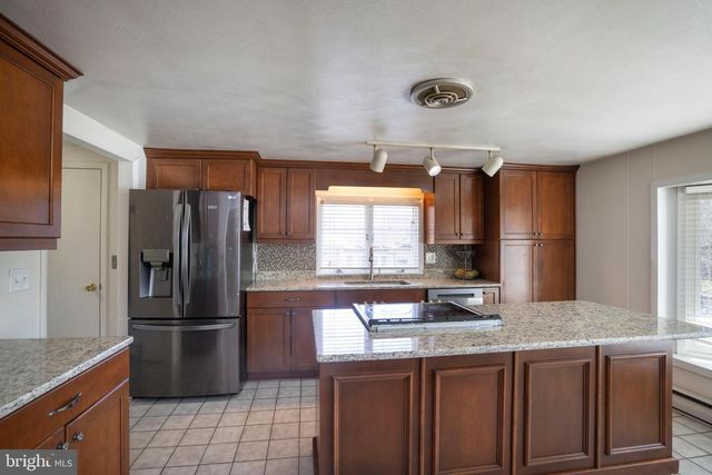 17 SUNSET RD, Lewistown, PA 17044