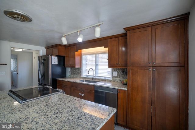 17 SUNSET RD, Lewistown, PA 17044