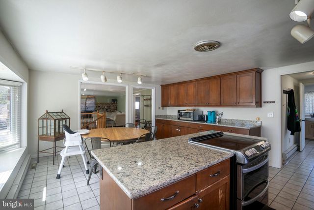 17 SUNSET RD, Lewistown, PA 17044