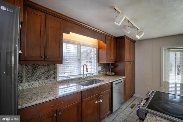 17 SUNSET RD, Lewistown, PA 17044