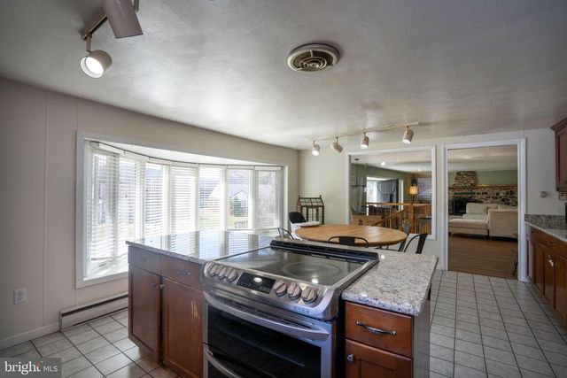 17 SUNSET RD, Lewistown, PA 17044