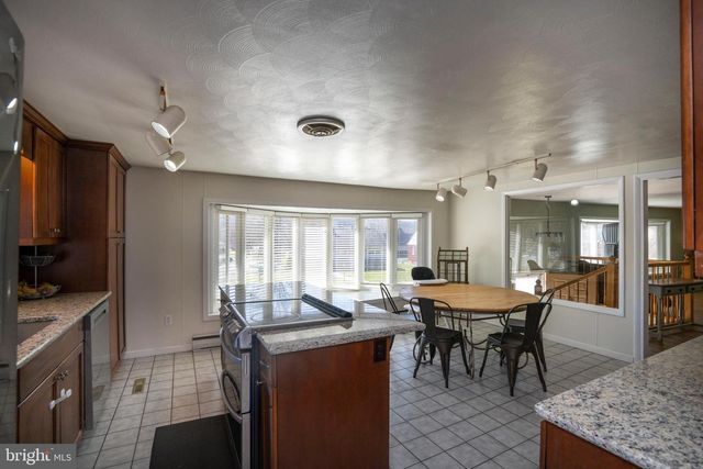 17 SUNSET RD, Lewistown, PA 17044