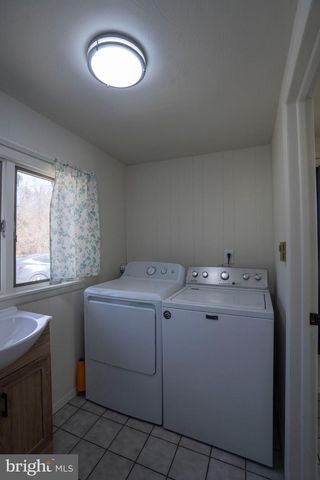 17 SUNSET RD, Lewistown, PA 17044