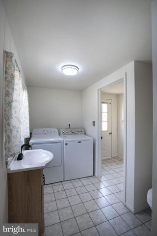 17 SUNSET RD, Lewistown, PA 17044