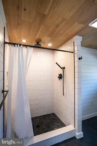 17 SUNSET RD, Lewistown, PA 17044